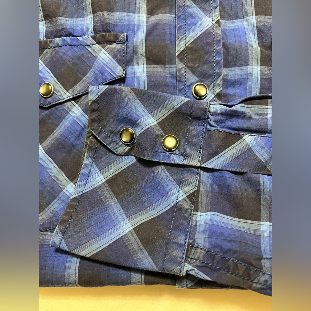 Banana Republic men’s Western style Slim Fit button down shirt. Blue plaid. - Picture 2 of 3